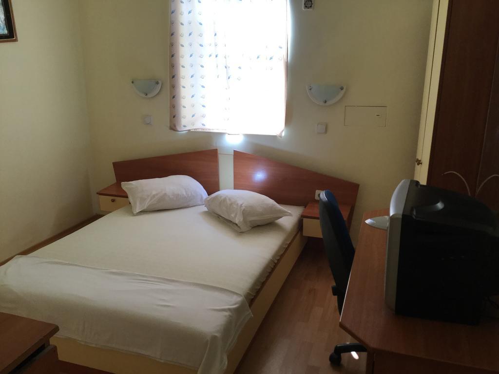 Hotel Amethyst Sofia Bagian luar foto